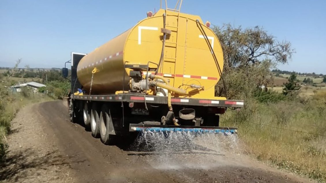Vialidad costeará matapolvo para más de 100 kilómetros de caminos rurales de siete comunas de Itata