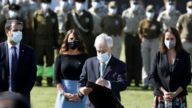 Piñera firmó proyecto para extender la carrera de Carabineros y 