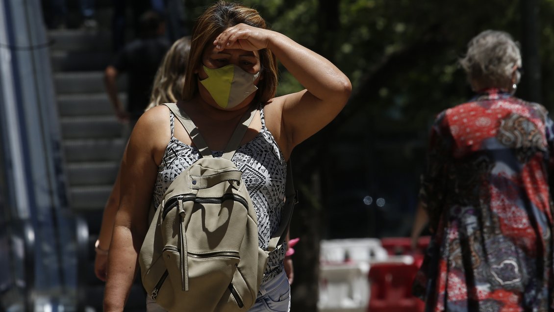 Diputados aprueban resolución que promueve entrega de bloqueadores solares a afiliados de isapres y Fonasa