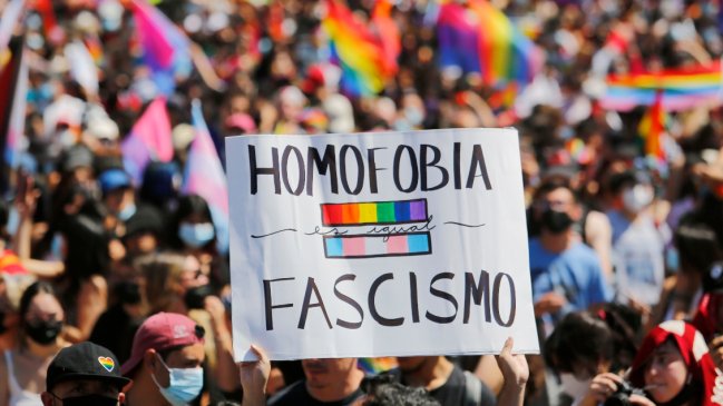 Joven fue apuñalado al defender a su pareja en medio de insultos homofóbicos en Pucón