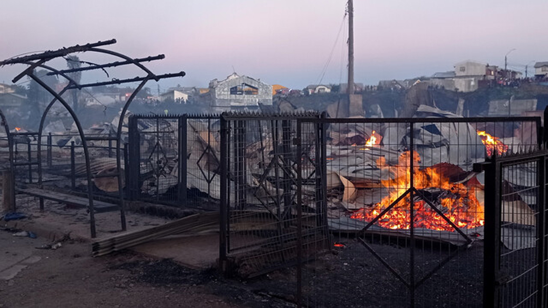Incendio en Castro: Gobierno evalúa la entrega de subsidios para arriendo para damnificados