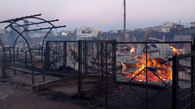 Incendio en Castro: Gobierno evalúa la entrega de subsidios para arriendo para damnificados