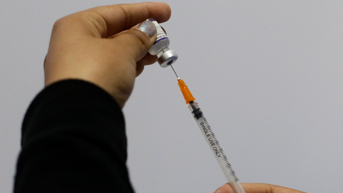 Ómicron evade parcialmente la inmunidad de la vacuna de Pfizer, según estudio