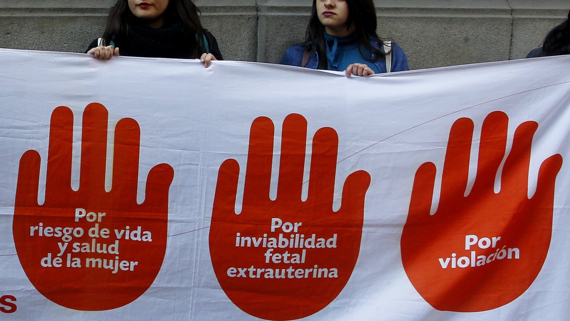 Estudio U. de Chile: Tres de cada cinco objetores de conciencia frente al aborto son mujeres