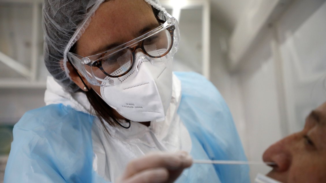 Minsal confirmó 12 casos de Ómicron en Chile