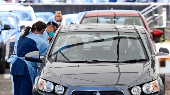 Casos globales de Covid-19 bajaron la última semana tras casi dos meses de alzas