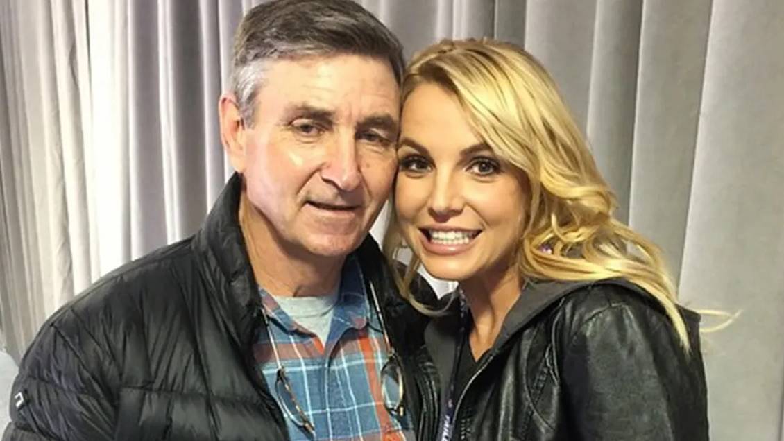 Padre de Britney Spears exige que se le siga pagando sus honorarios legales