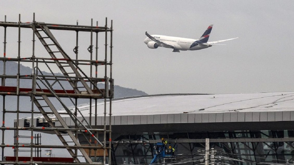 Paciente que llegó del Reino Unido a Curicó es el primer caso Ómicron en el Maule