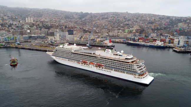 Nave Viking Jupiter abre temporada de cruceros en Valparaíso tras casi dos años sin recaladas