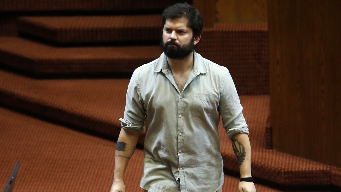 Cámara estudia entregar inédito permiso especial a Boric para ausentarse del Congreso
