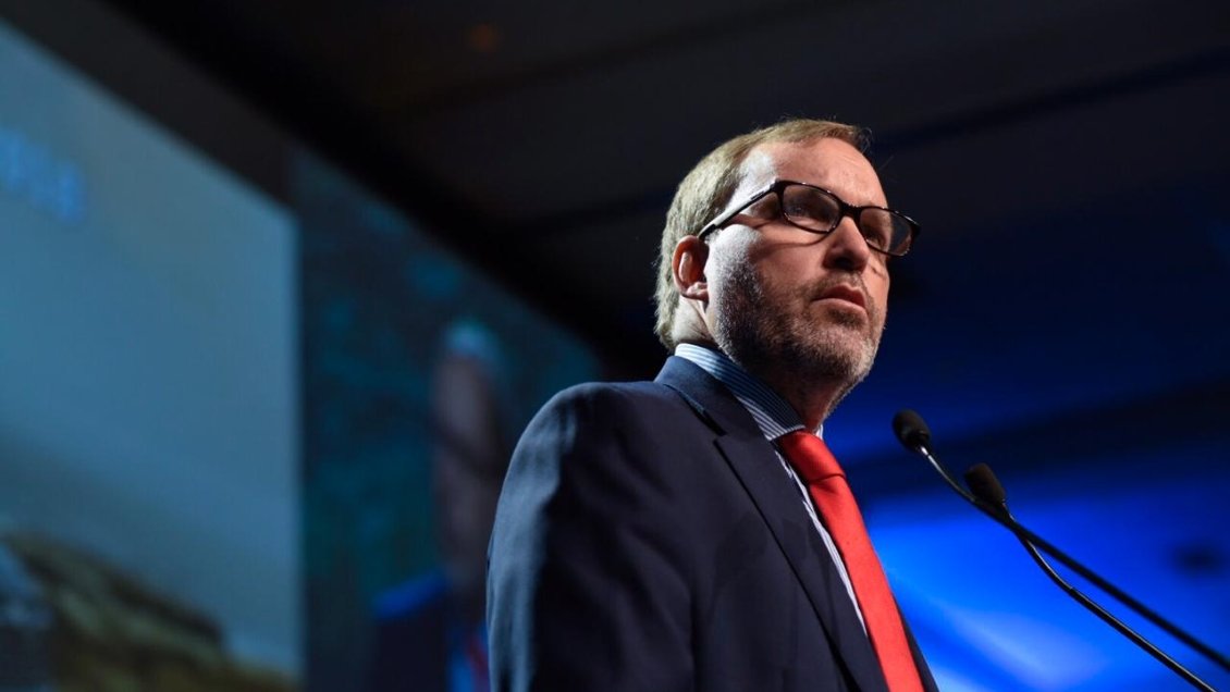 Líder de la Sofofa mira con 