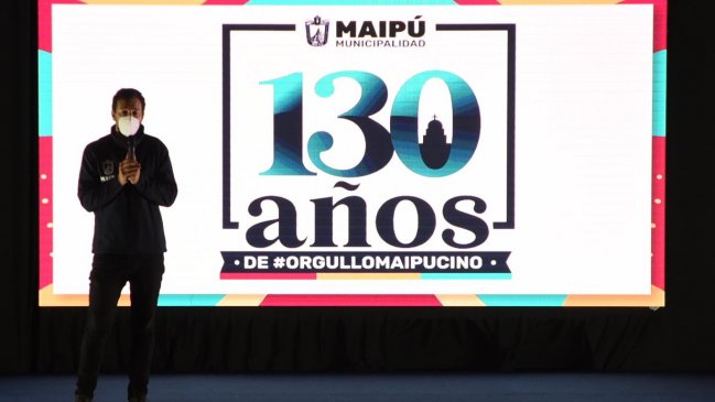 Alcalde de Maipú reconoció a vecinos ilustres en aniversario de la comuna