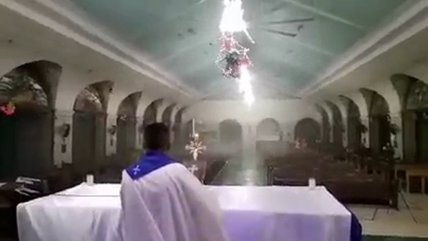  Prueba de fe: Cura siguió haciendo misa, durante un tifón, frente a una iglesia vacía 