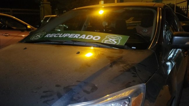 Detienen a tres sujetos acusados de robar un vehículo en Maipú