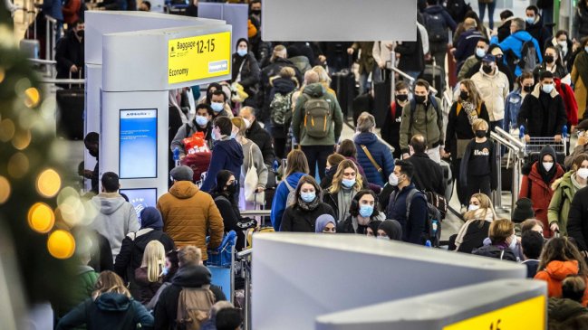 La Nochebuena de Ómicron: Más de 2.000 vuelos cancelados en todo el mundo por avance de la variante