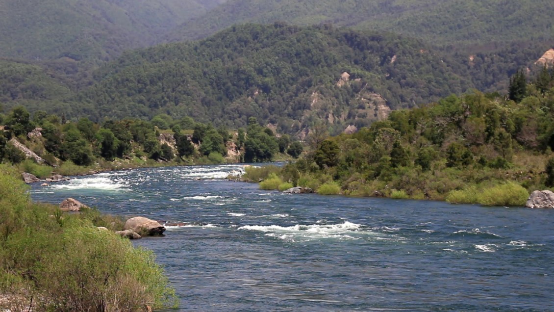 Laja: Bomberos busca a dos hombres desaparecidos en el Río Biobío