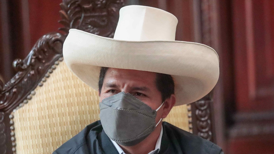 Fiscalía de Perú interroga a Castillo por presuntas intromisiones en ascensos militares