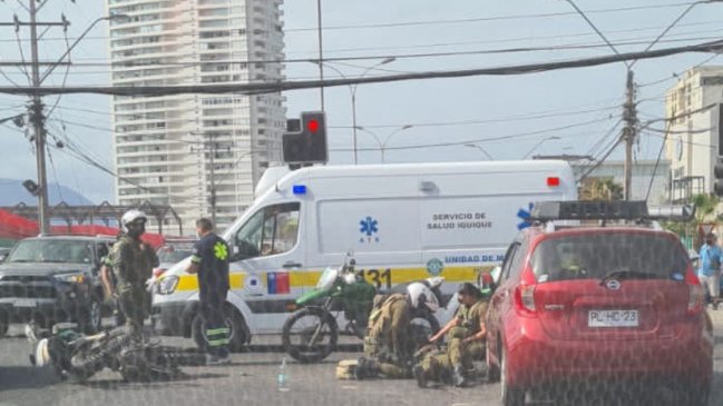Carabinera motorista resultó con lesiones tras impactar con camioneta en Iquique