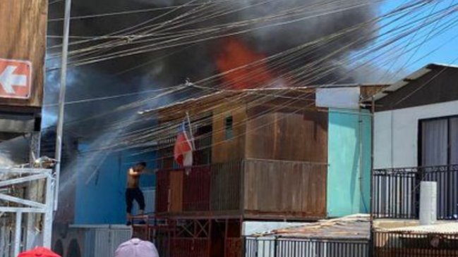 Tres viviendas con daños dejó un incendio en Mejillones