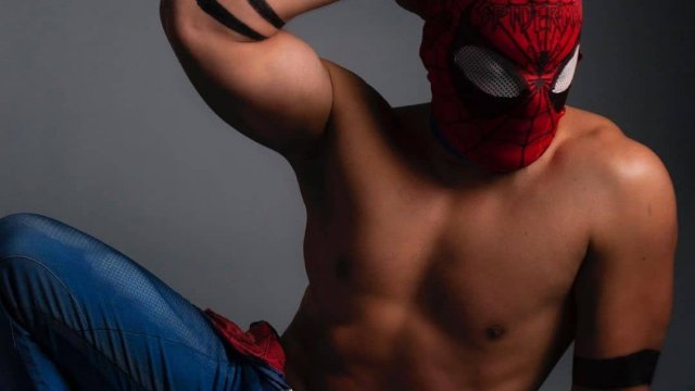 [Fotos] Sensual Spiderman lanzó su propio "Onlyfans" con fines solidarios - Cooperativa.cl