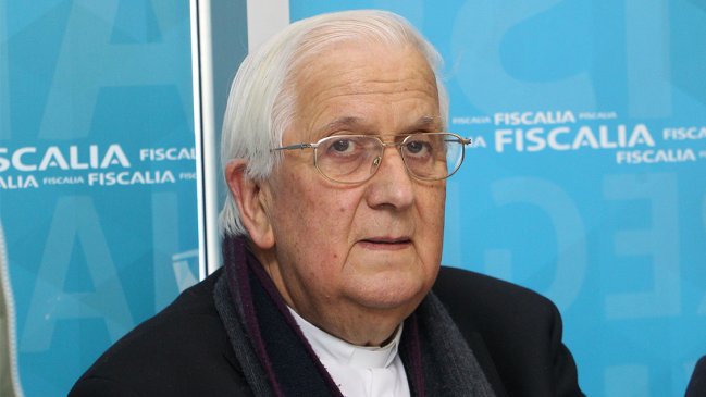 Obispo Goic felicitó a Boric por su triunfo electoral y le advirtió que 