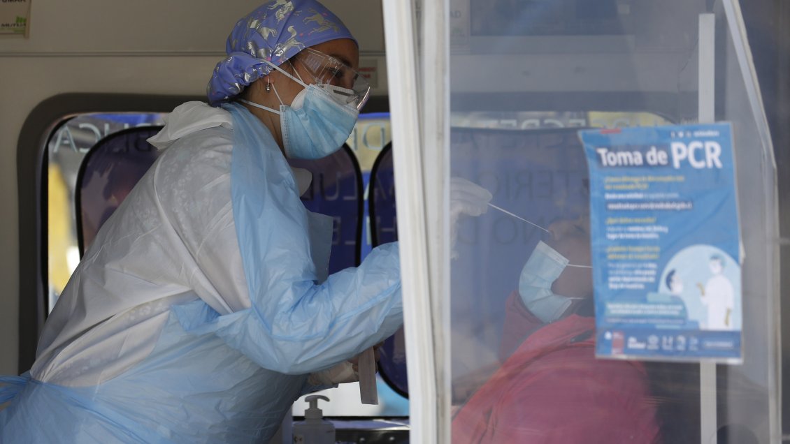 La capital cierra el año con casos al alza en 20 comunas y circulación comunitaria de variante ómicron