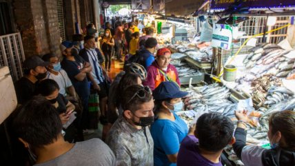   La Vega y el Mercado Central, atiborradas de gente que hace compras de última hora 