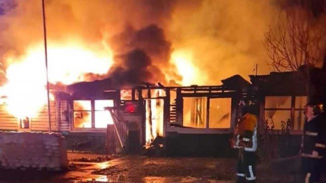 Incendio destruyó retén de Carabineros en Quilaco: Se investiga eventual intencionalidad