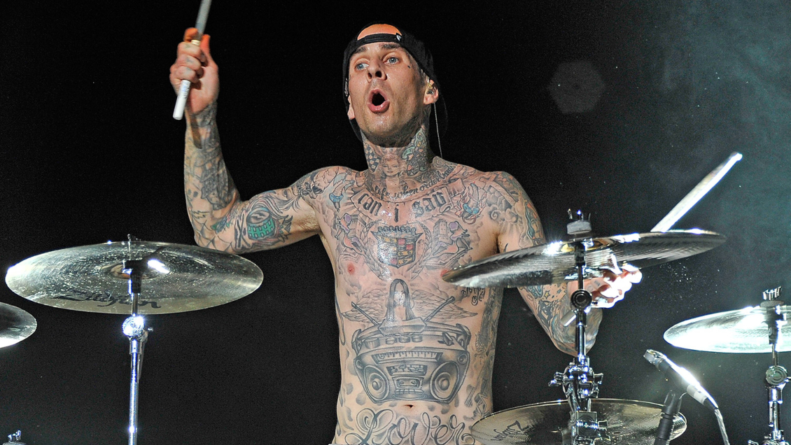 Travis Barker hizo un estruendoso cover de Adele en batería con 