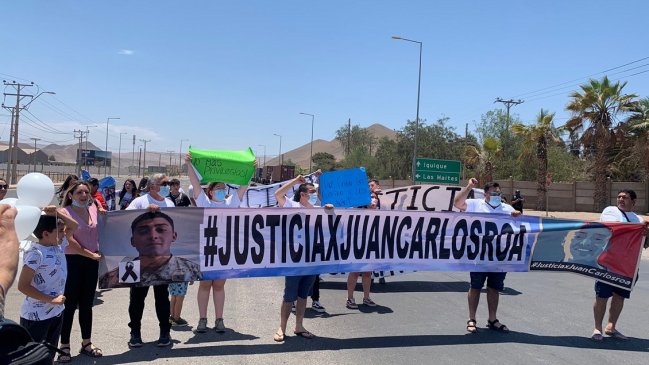 Familia de soldado fallecido al interior de regimiento viajó hasta Arica para pedir justicia