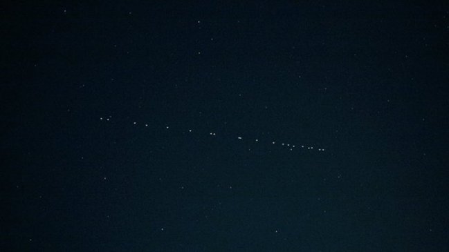 Muchos pensaron que eran ovnis: Satélites de Elon Musk se pasearon por el cielo nocturno de Chile