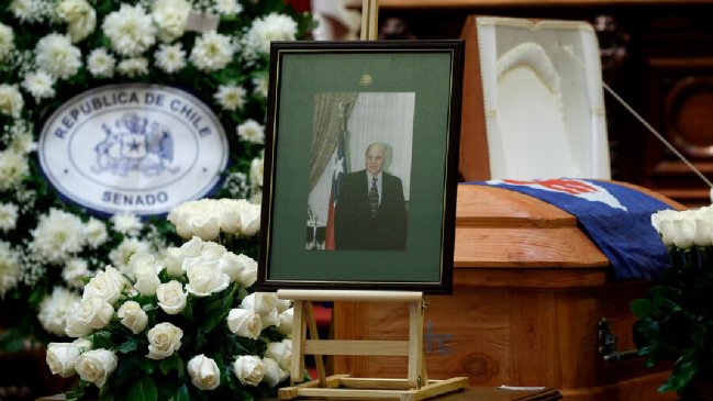 Restos de Luis Pareto fueron velados en la sede del Congreso en Santiago