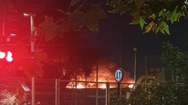 Incendio afectó a bodega de almacenamiento de medicamentos en San Joaquín