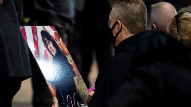 Entre demandas de justicia despidieron a niña chilena baleada por policía en EEUU