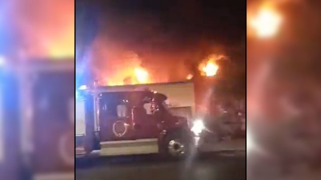 Incendio que afectó a barraca en Cerro Navia ya fue controlado