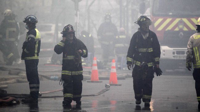 Nuevo incendio en Iquique a dos cuadras del siniestro que arrasó casas en Laguna Verde