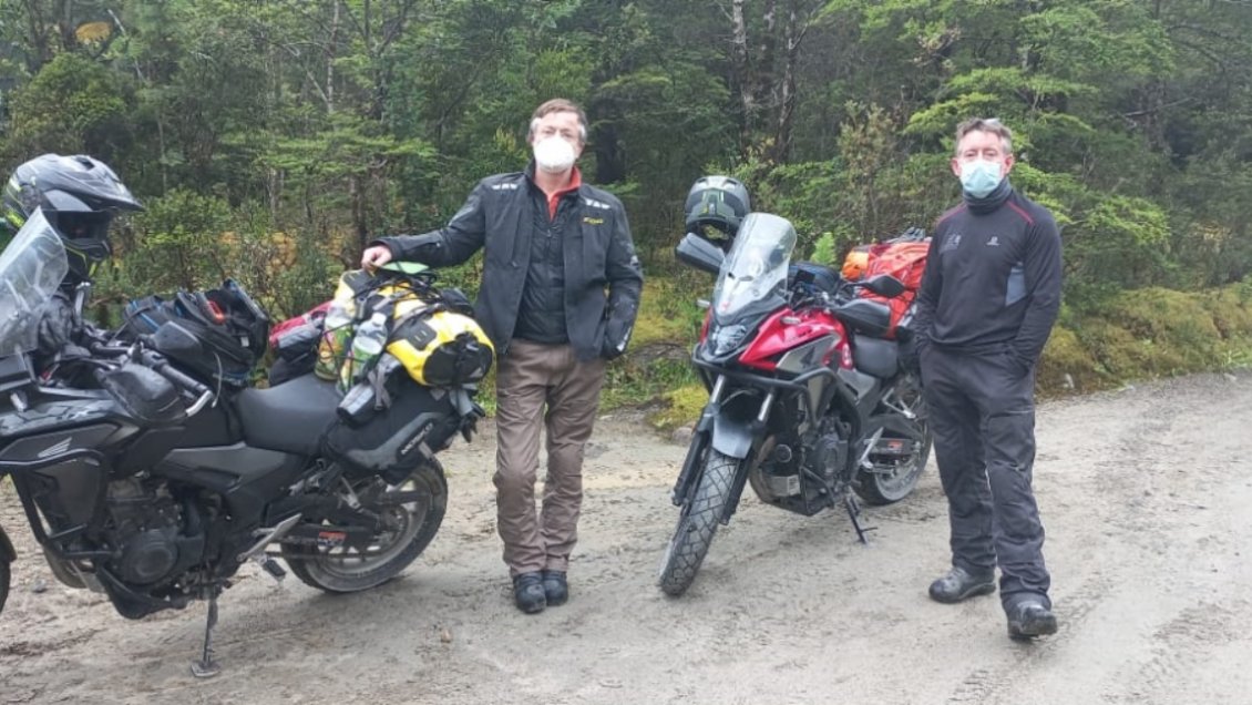 Conaf expulsó a turistas canadienses del Parque Nacional Queulat: Realizaron fogata con árboles nativos