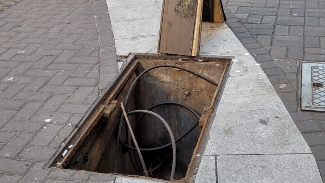 Hombre no vidente cayó a una fosa de telecomunicaciones sin tapa en Concepción