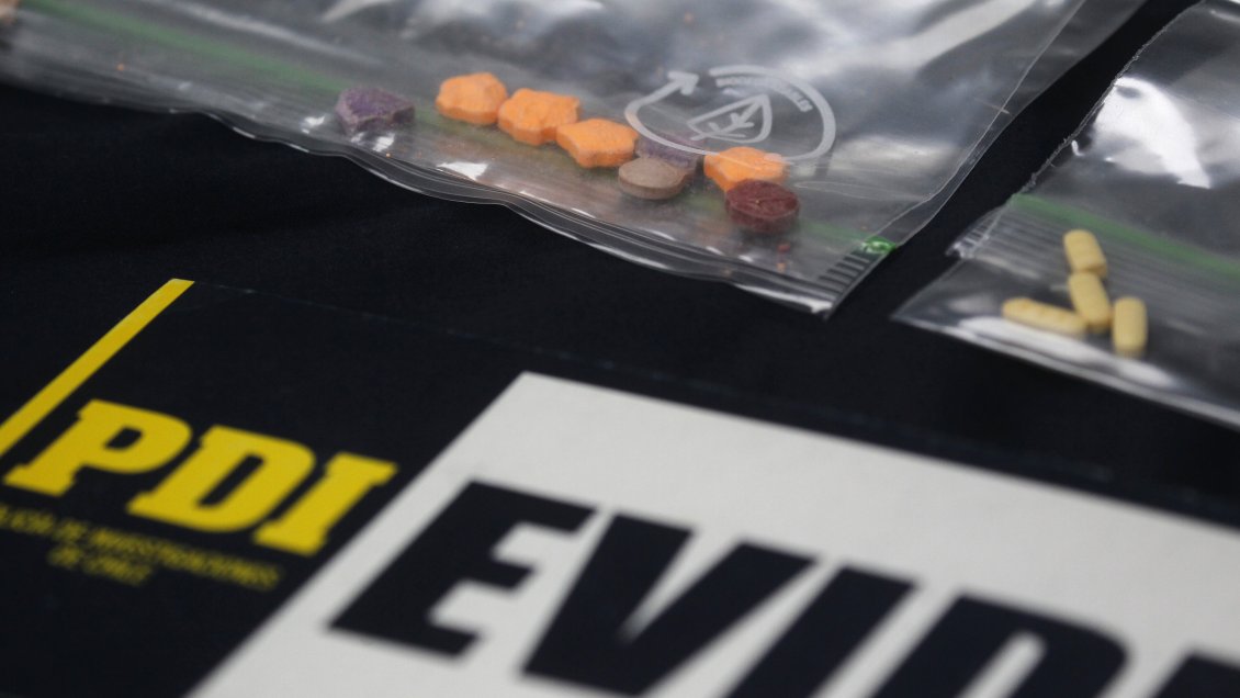 Más un kilo de éxtasis fue decomisado proveniente de España: Tres sujetos fueron formalizados en Valdivia