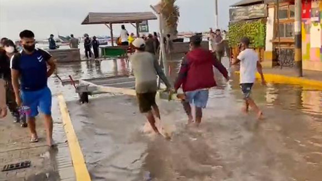 Violento oleaje afectó a bañistas en Perú: Armada había descartado alerta de tsunami