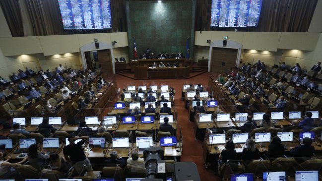 Diputada PS sin esquema completo de vacunación se contagió y mandó a toda su bancada a cuarentena