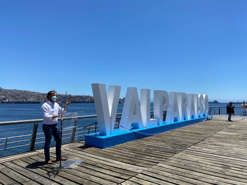 Globos gigantes en el Muelle Barón - Apuntes y Viajes