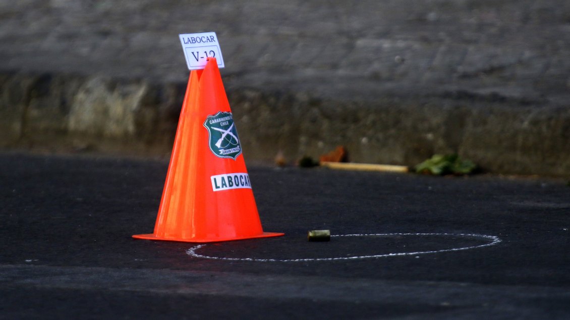 Baleo desde auto en movimiento en Cerrillos: Hombre murió y mujer quedó herida
