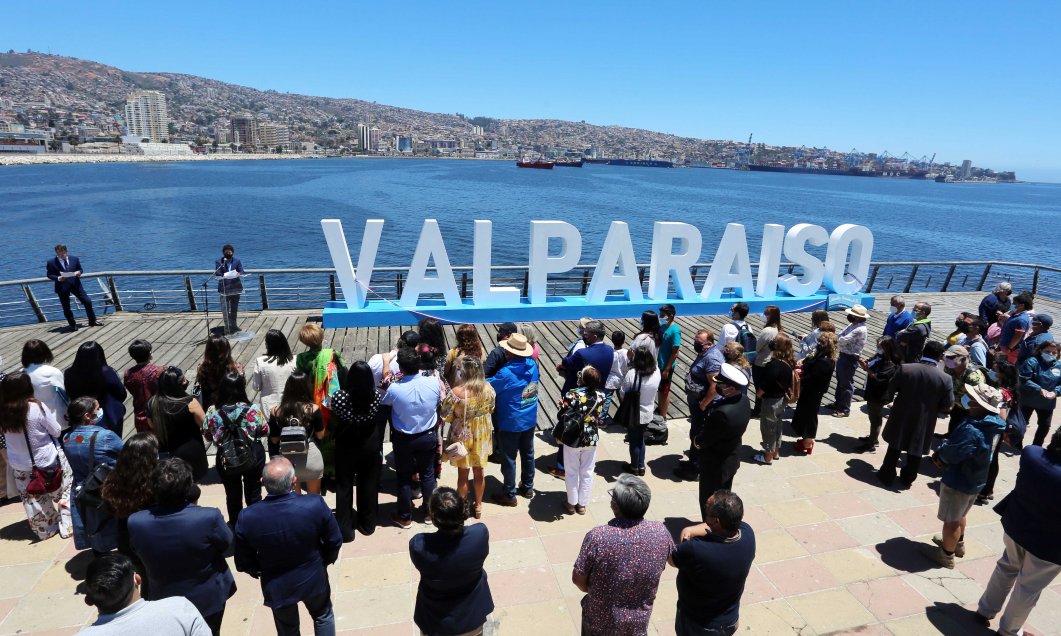 Globos gigantes en el Muelle Barón - Apuntes y Viajes