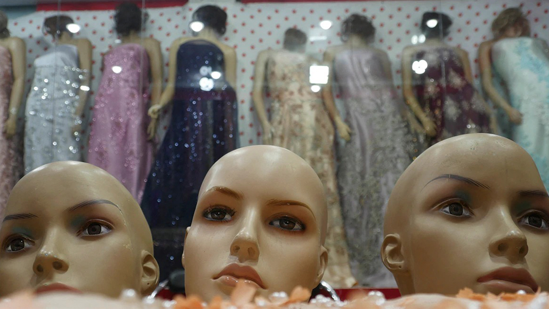 Régimen talibán pide decapitar a maniquíes en tiendas de Kabul