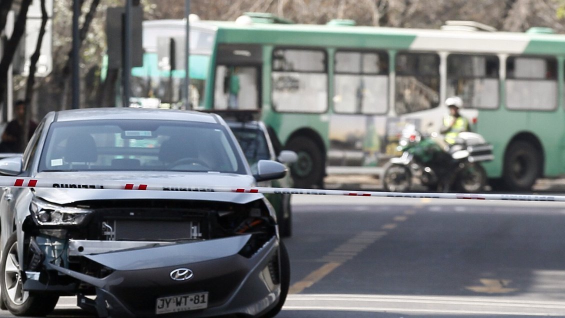 Persecución policial terminó con un choque y dos lesionados: Tres sujetos fueron detenidos