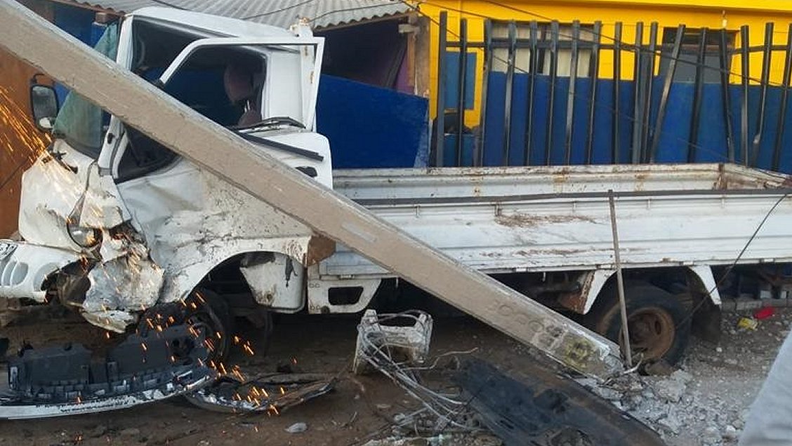 CGE informó que 1,8 millones de sus clientes quedaron sin luz en 2021 por choques a postes