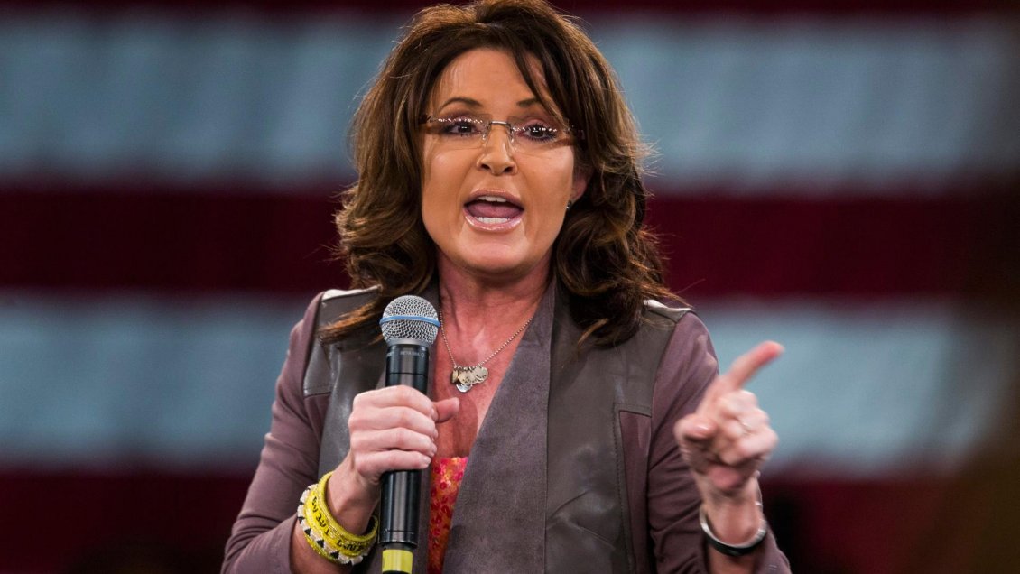 Sarah Palin cenó dentro de un restaurante pese a no tener vacuna anticovid