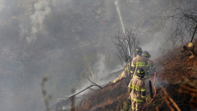 Se mantiene combate a incendio en Tierra del Fuego