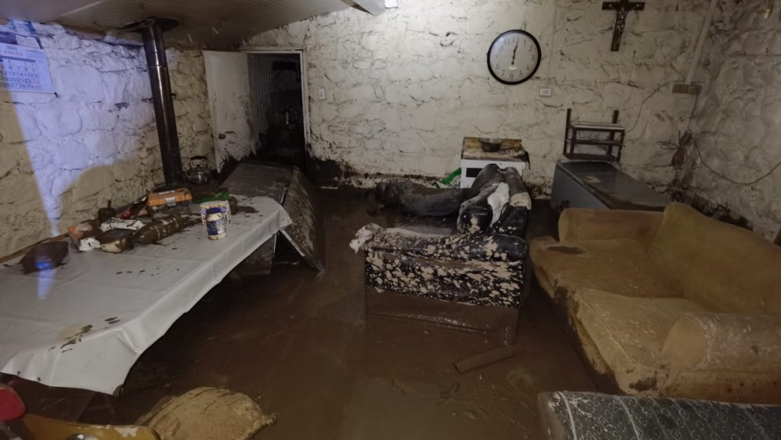 Desborde del río Queuco generó aislamiento de familias y cortes de caminos en Alto Biobío